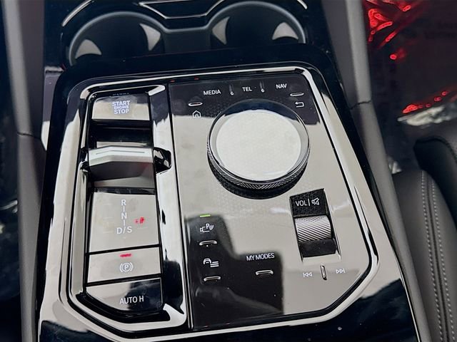 Used 2025 BMW 530i xDrive w/ Premium Package image 16