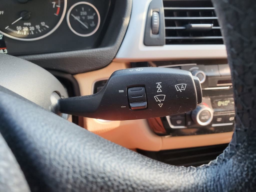 Used 2016 BMW 320i Sedan image 18