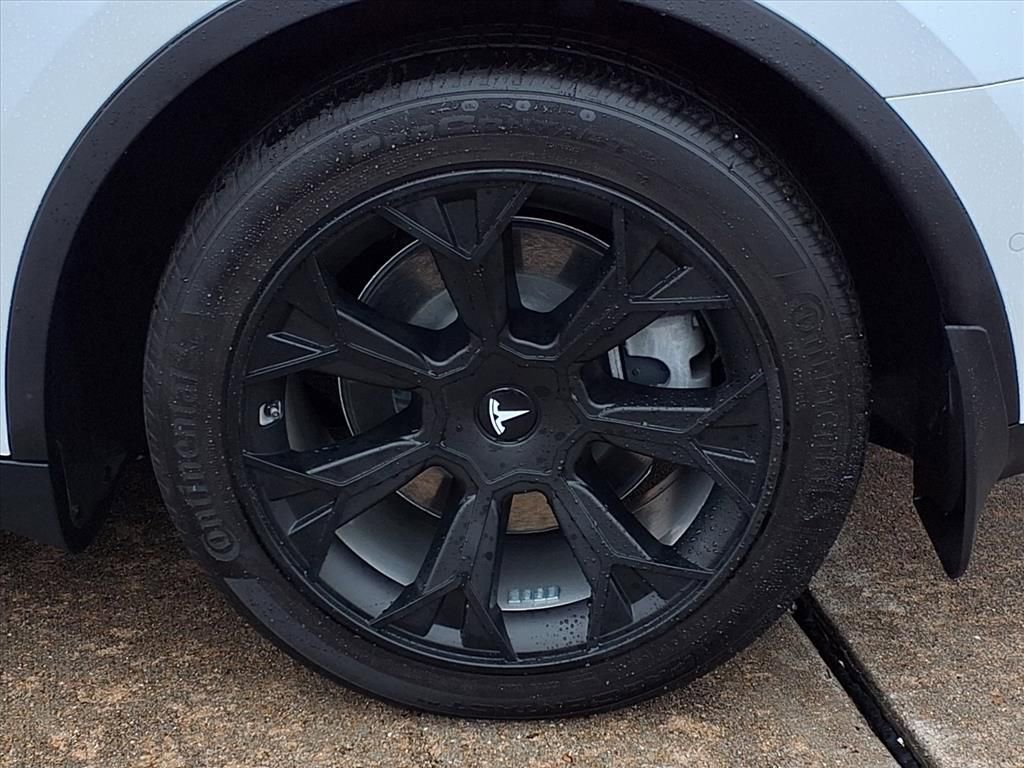 Used 2021 Tesla Model Y Long Range AWD/4WD image 31