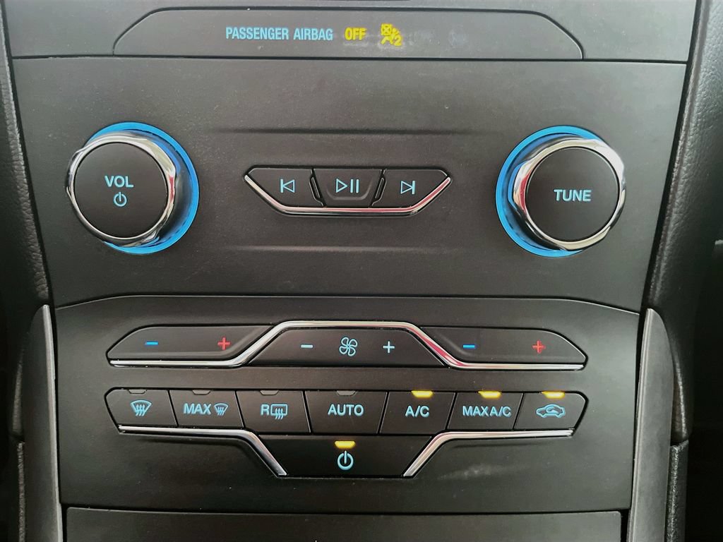 Used 2020 Ford Edge SE FWD image 16
