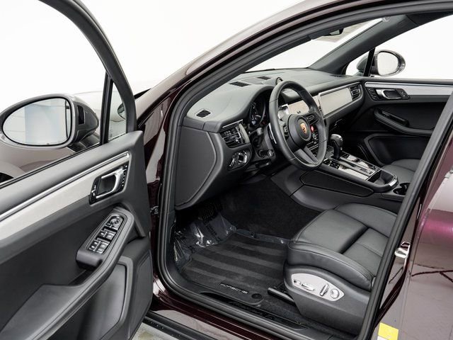 Certified 2023 Porsche Macan Turbo image 7