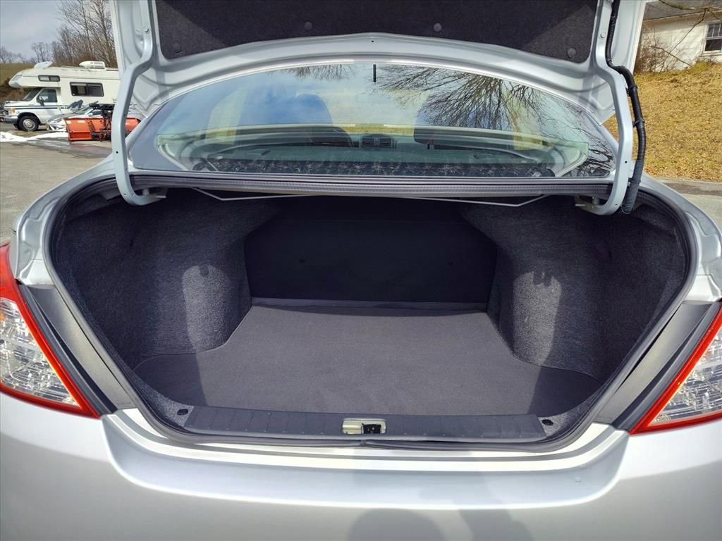 Used 2019 Nissan Versa S Plus image 10