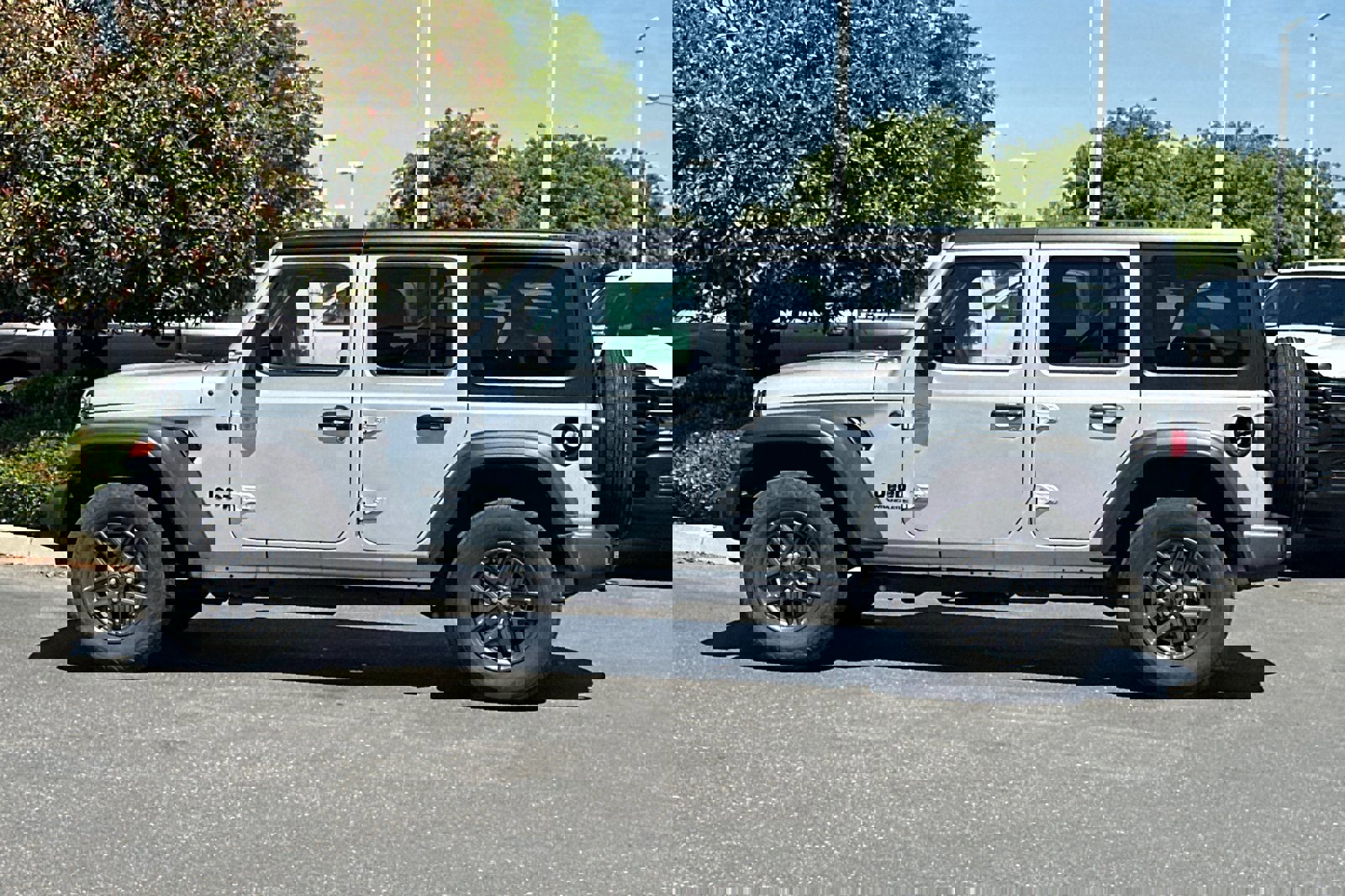 Used 2024 Jeep Wrangler Sport S image 7