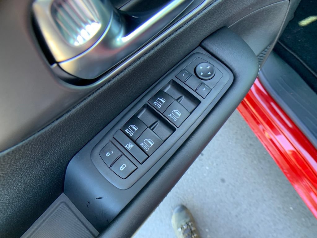New 2026 Chrysler Pacifica Select AWD/4WD image 11