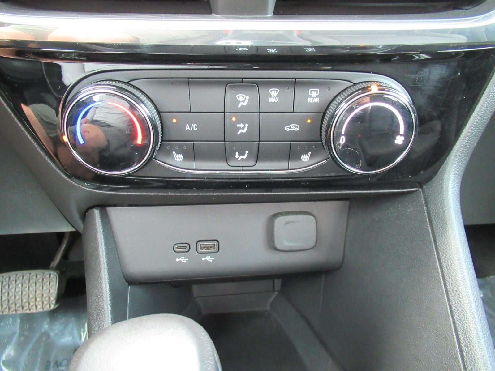 Used 2024 Buick Encore GX Sport Touring w/ Comfort Package FWD image 30
