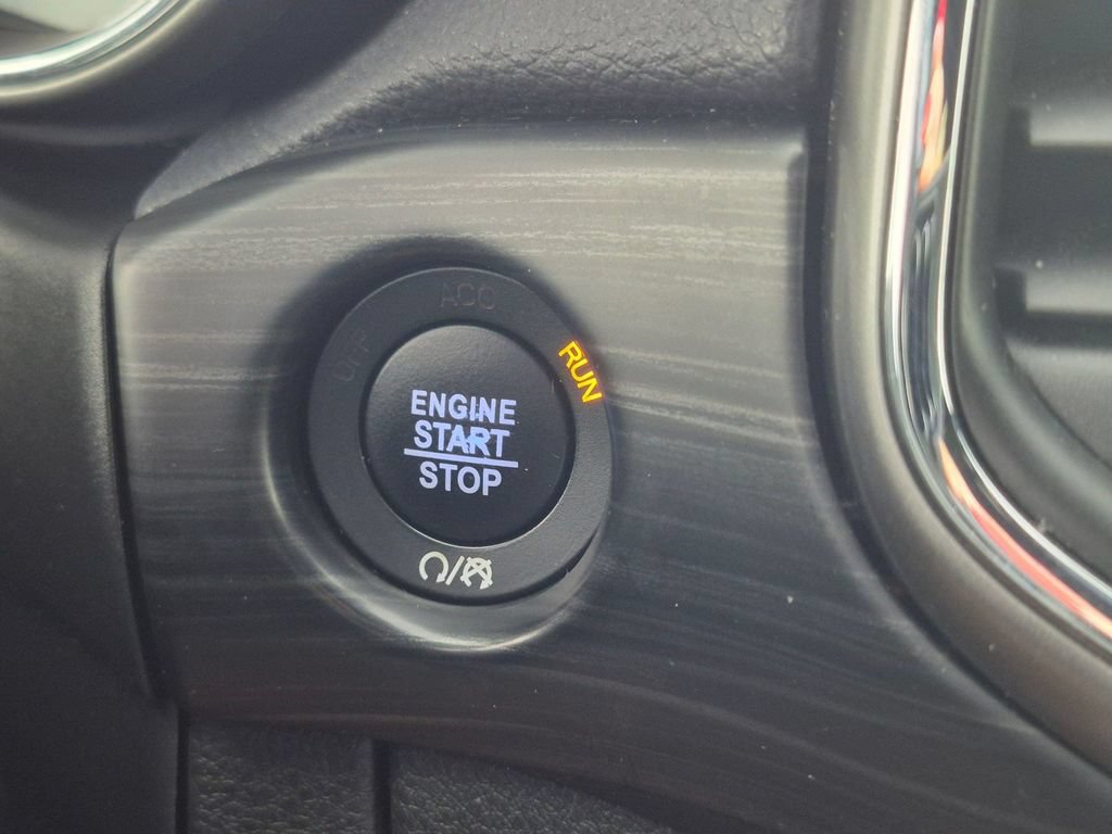 Used 2020 Jeep Grand Cherokee Laredo RWD image 24