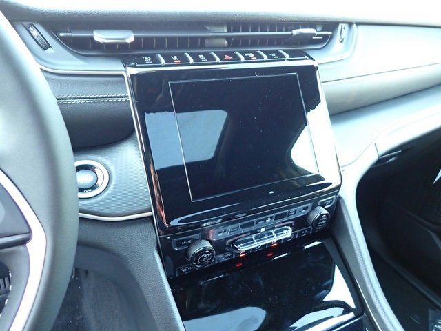 New 2025 Jeep Grand Cherokee L Altitude image 19