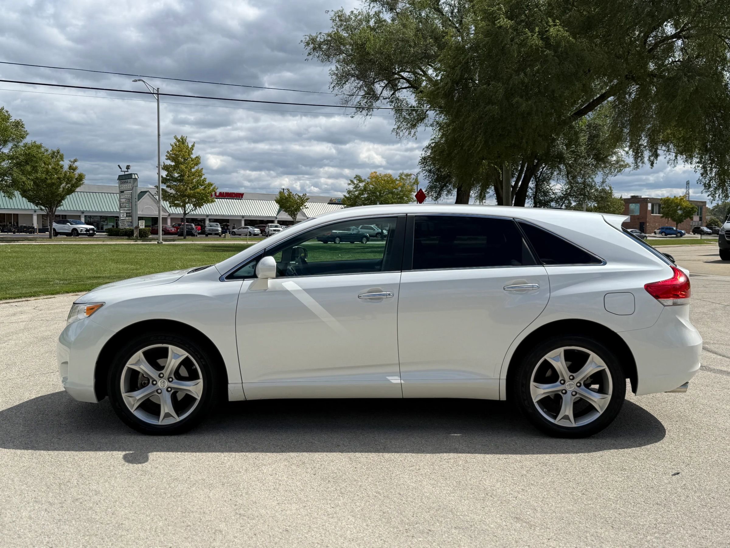 Used 2011 Toyota Venza AWD w/ Comfort Pkg image 7