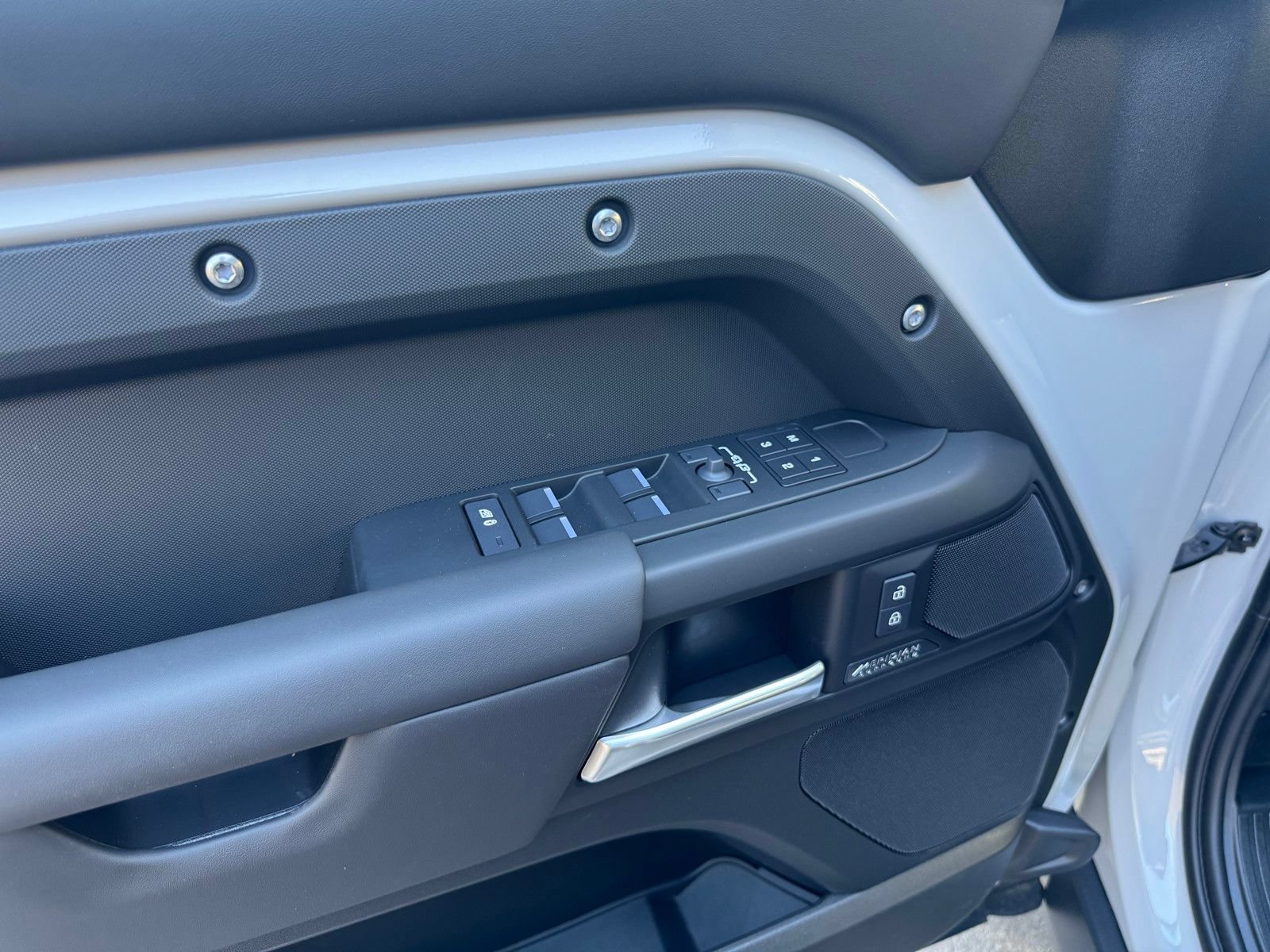 New 2026 Land Rover Defender 130 X-Dynamic SE AWD/4WD image 17