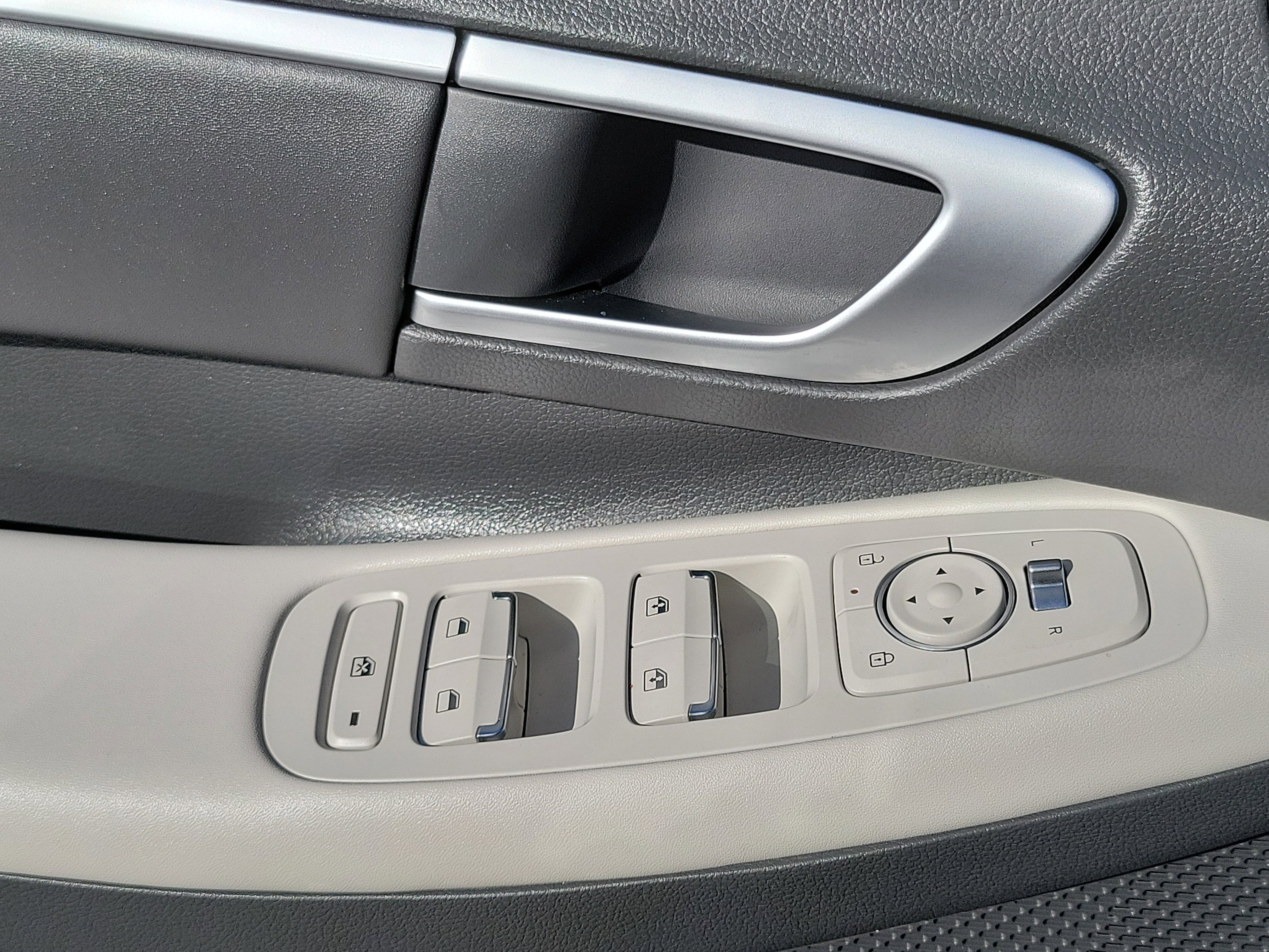Certified 2025 Hyundai Sonata SEL AWD/4WD image 18