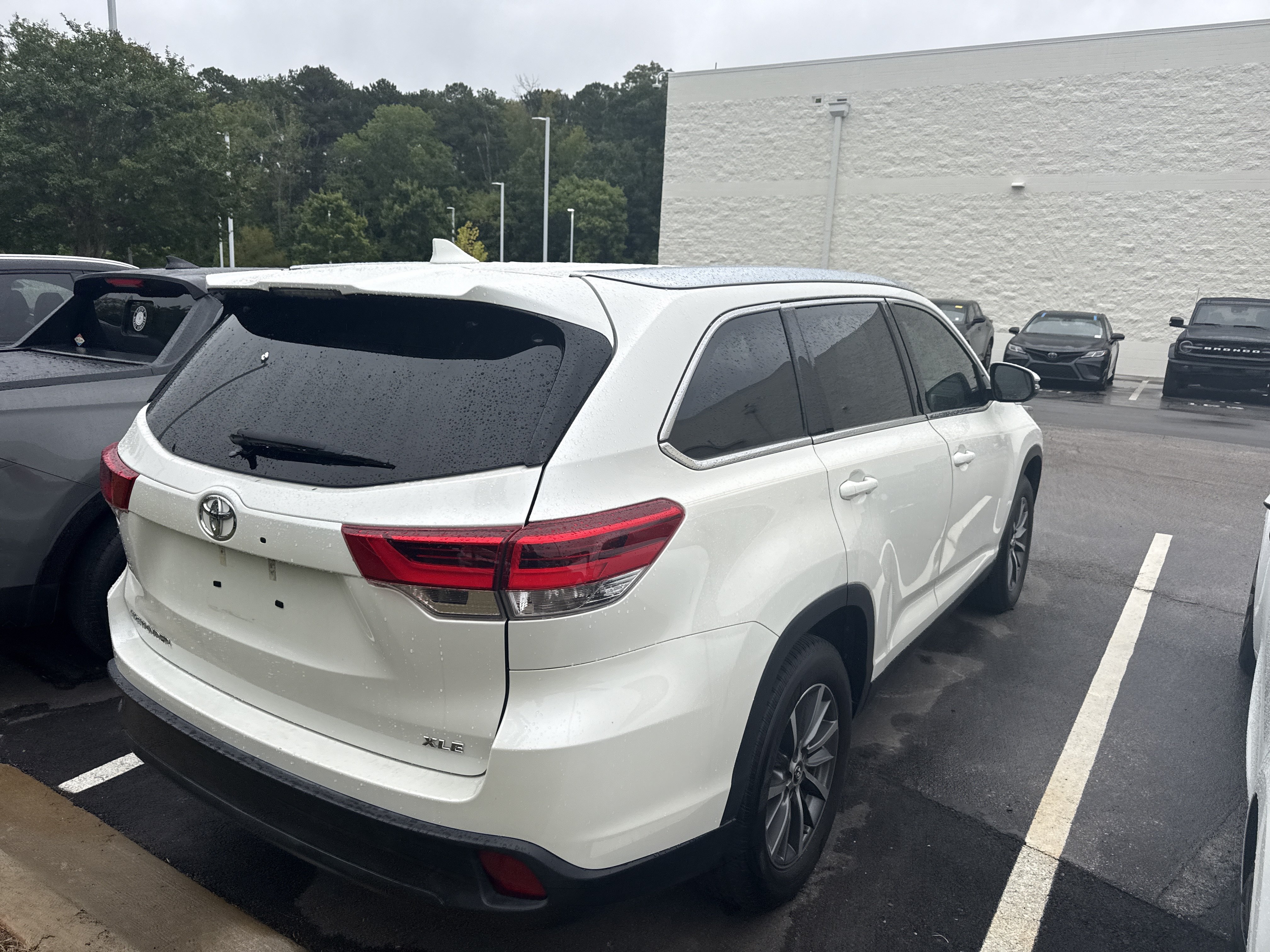 Used 2019 Toyota Highlander XLE FWD image 6