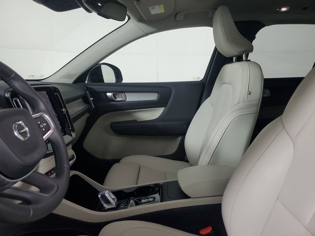 Used 2026 Volvo XC40 B5 Plus AWD/4WD image 24