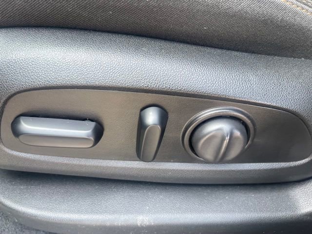 Used 2020 GMC Terrain SLE w/ Driver Convenience Package image 7