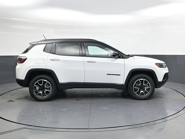 Used 2024 Jeep Compass Trailhawk image 3