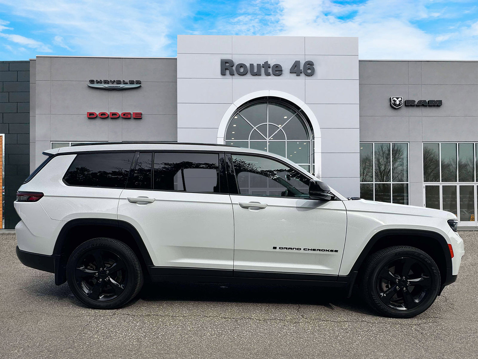 Used 2024 Jeep Grand Cherokee L Altitude AWD/4WD image 6