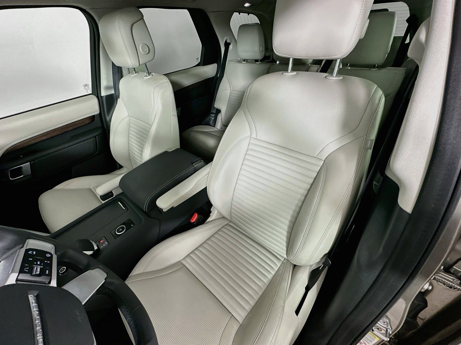 Used 2026 Land Rover Discovery Dynamic SE AWD/4WD image 34