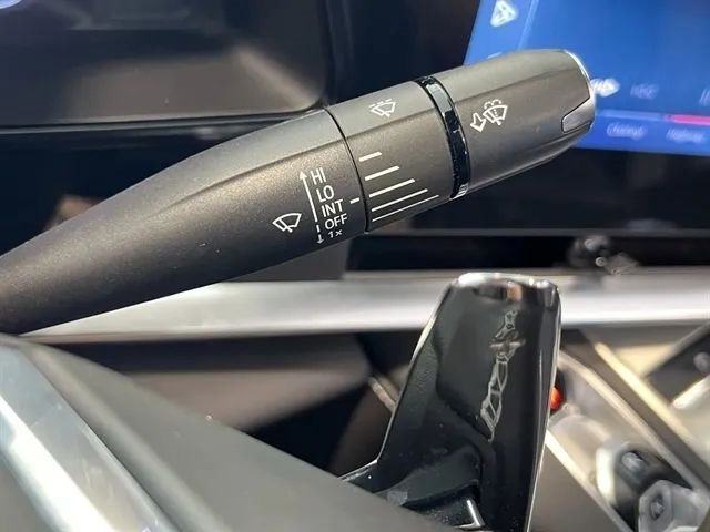 Used 2025 Chevrolet Corvette Z06 RWD image 31