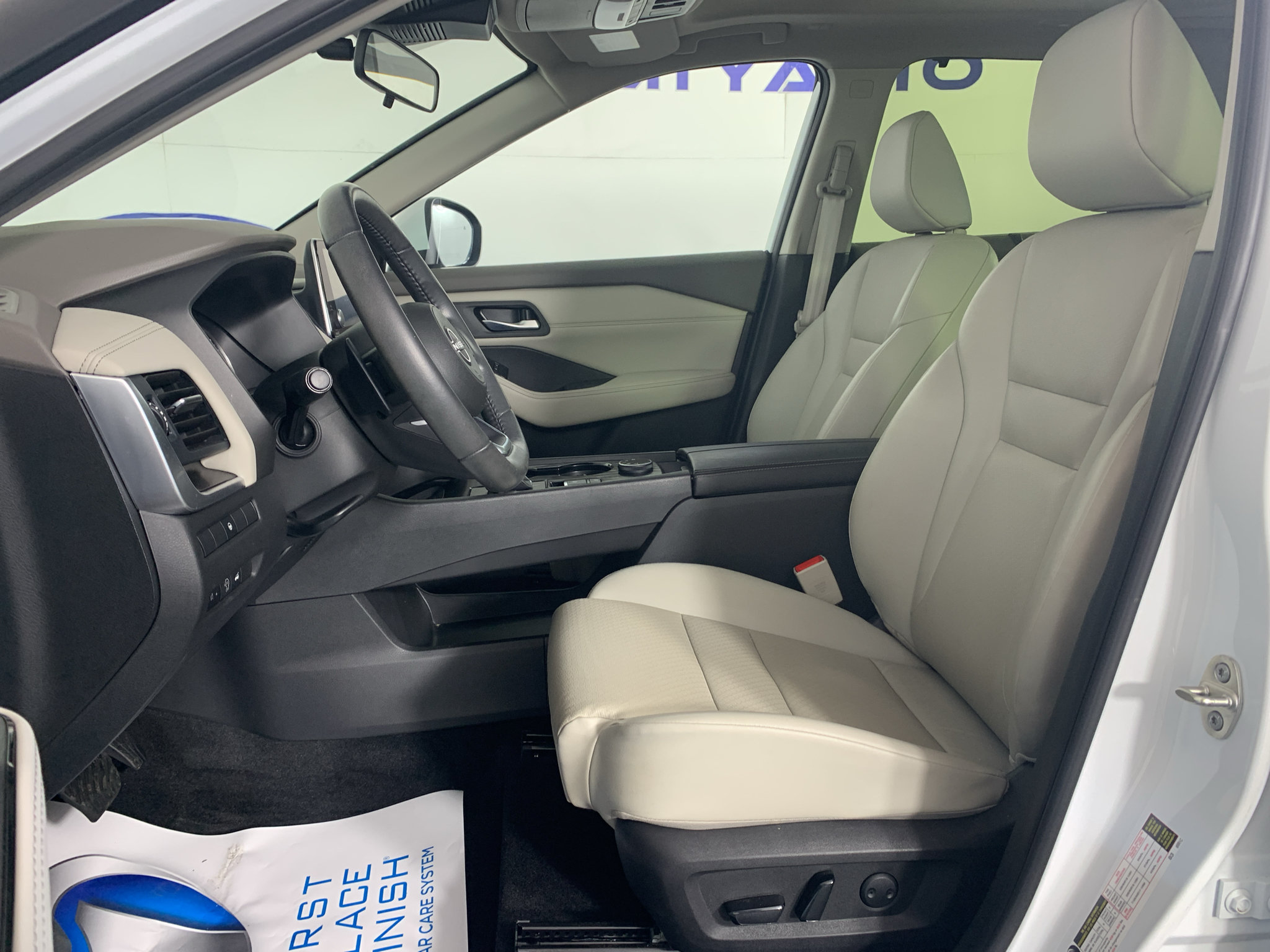 Used 2024 Nissan Rogue SV w/ SV Premium Package AWD/4WD image 15