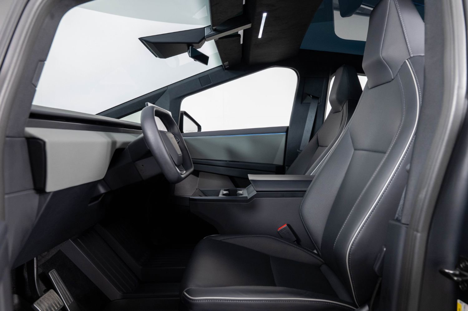 Used 2024 Tesla Cybertruck AWD Crew Cab image 15