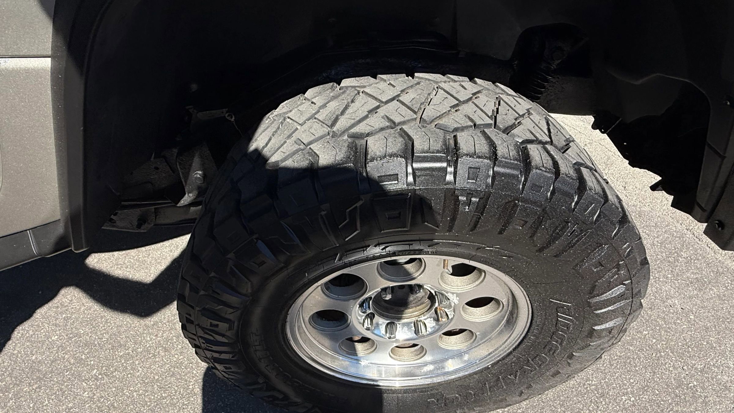 Used 2005 HUMMER H2 SUT w/ Preferred Equipment Group image 26