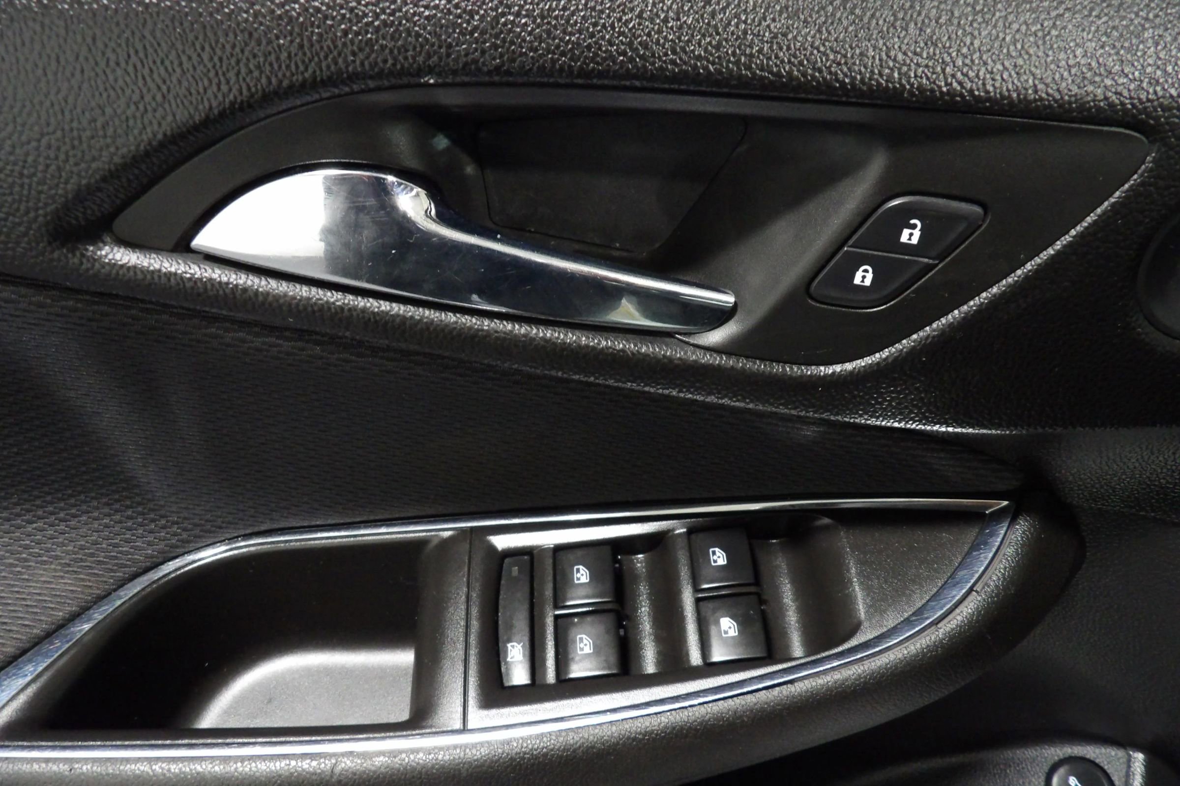 Used 2018 Chevrolet Cruze LT w/ Convenience Package image 7