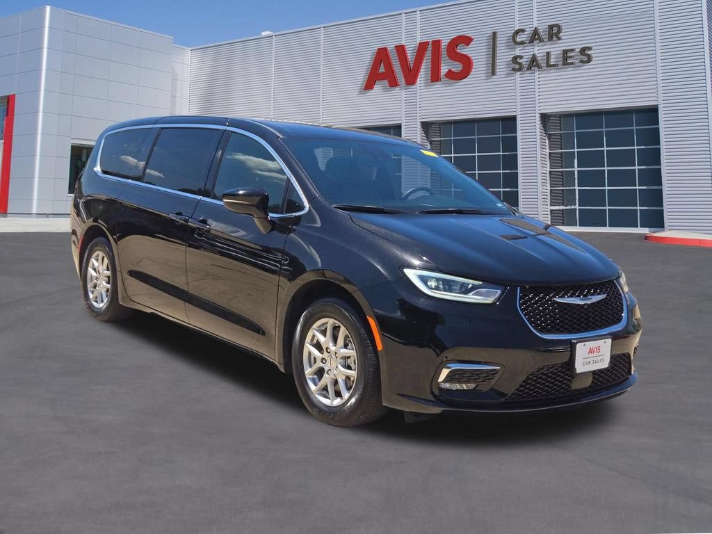 Used 2025 Chrysler Pacifica Select FWD image 9