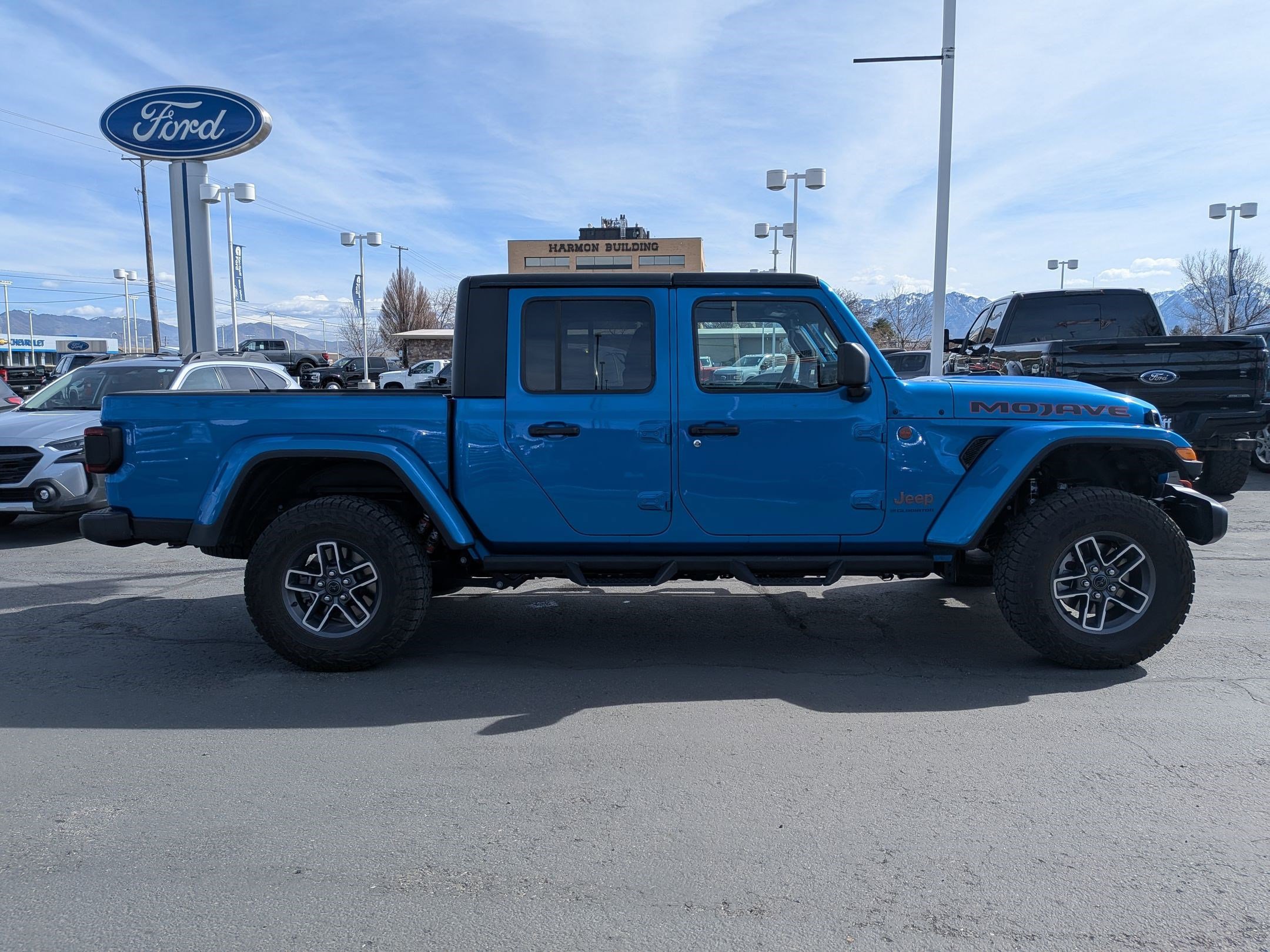 Used 2025 Jeep Gladiator Mojave w/ Convenience Group image 2