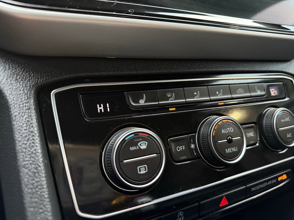 Used 2022 Volkswagen Atlas Cross Sport SE w/ Panoramic Sunroof Package image 12