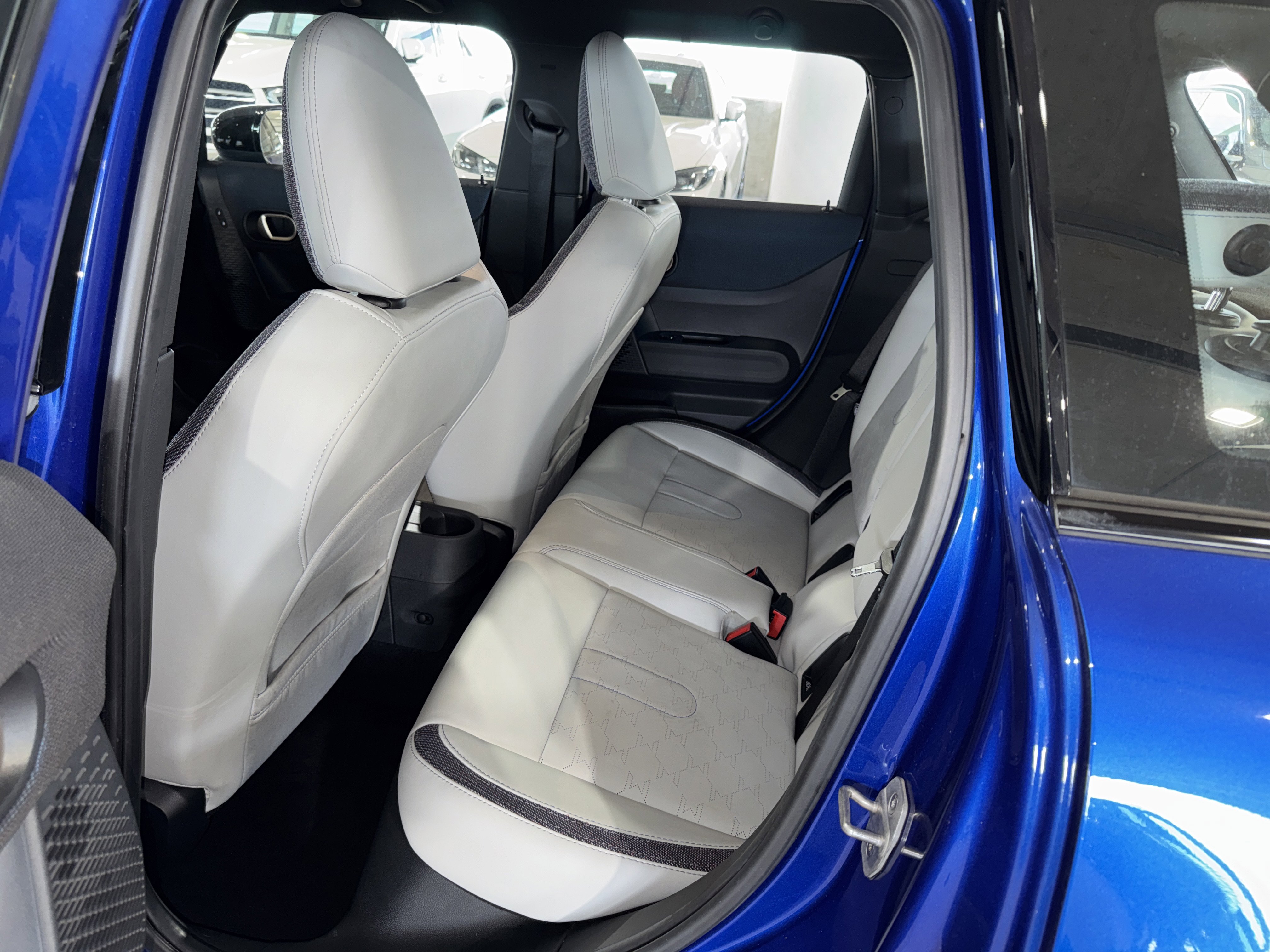 Used 2025 MINI Cooper 4-Door Hardtop FWD image 14