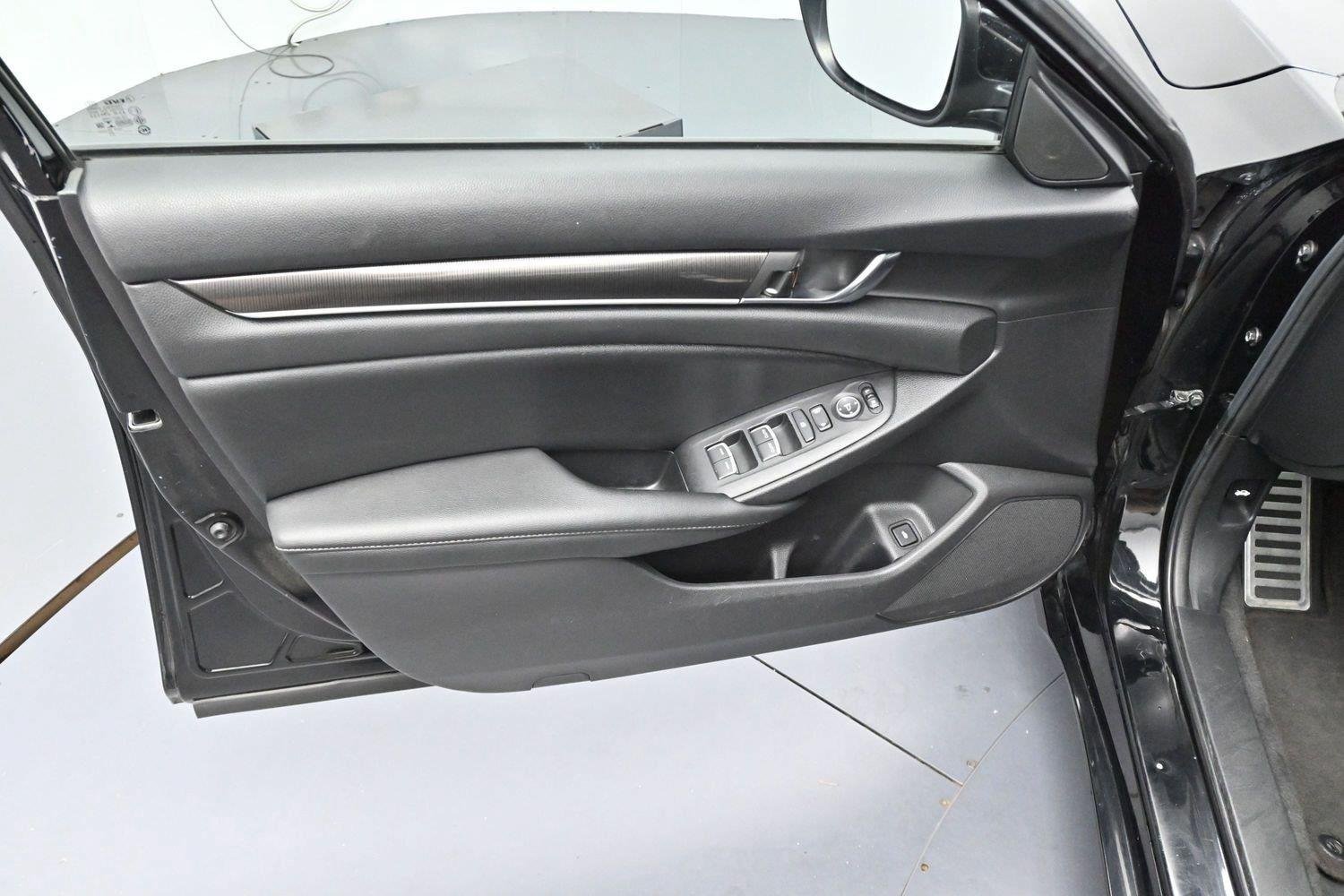 Used 2021 Honda Accord Sport image 9