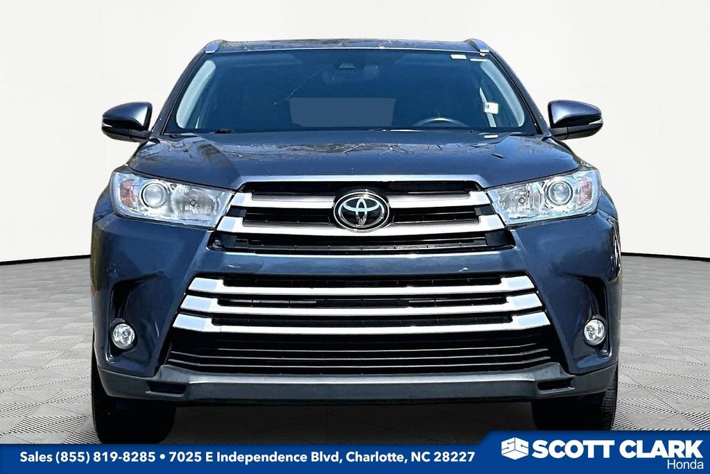 Used 2017 Toyota Highlander XLE image 2