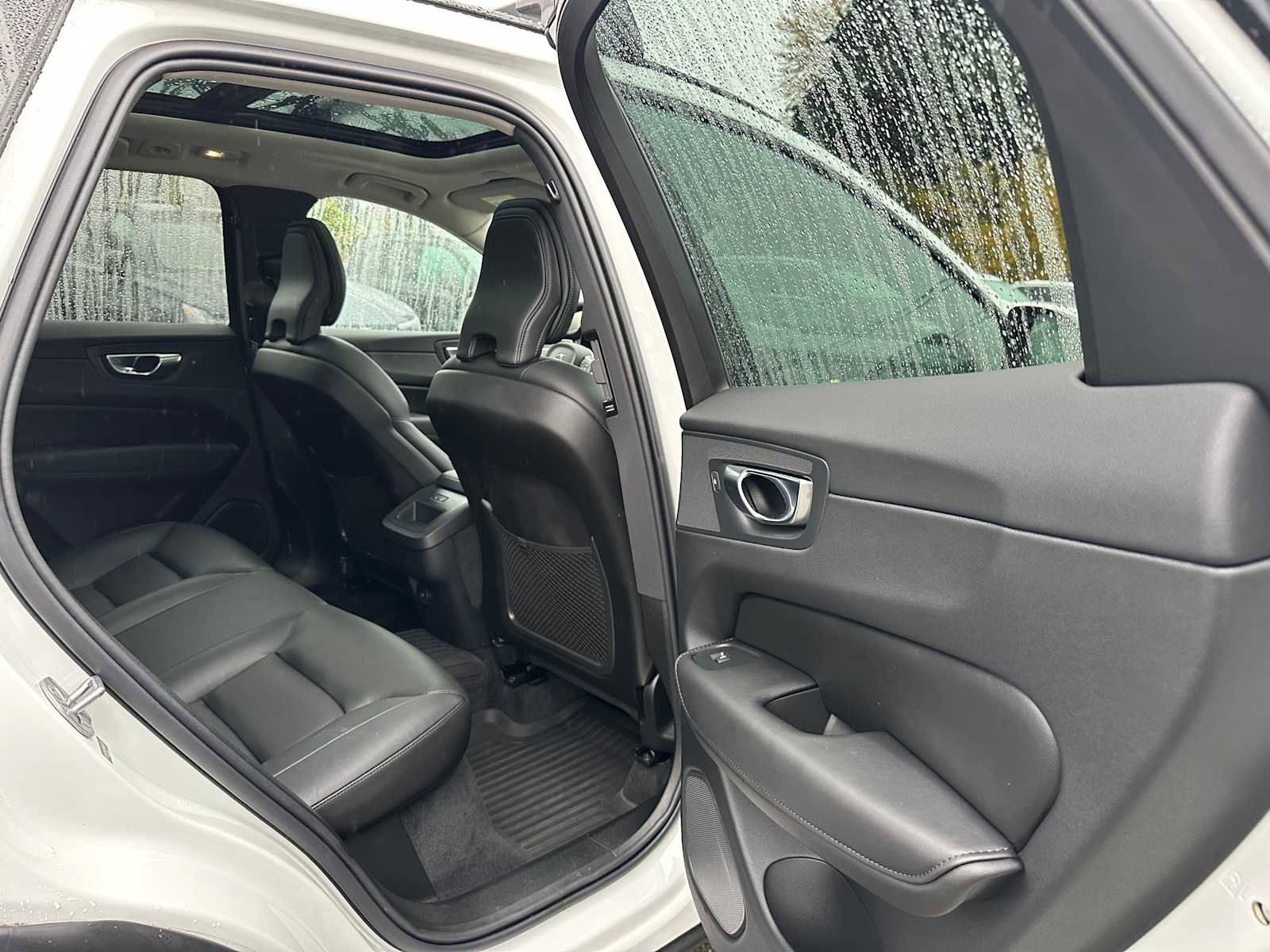 Used 2025 Volvo XC60 B5 Core w/ Protection Package Premier image 13