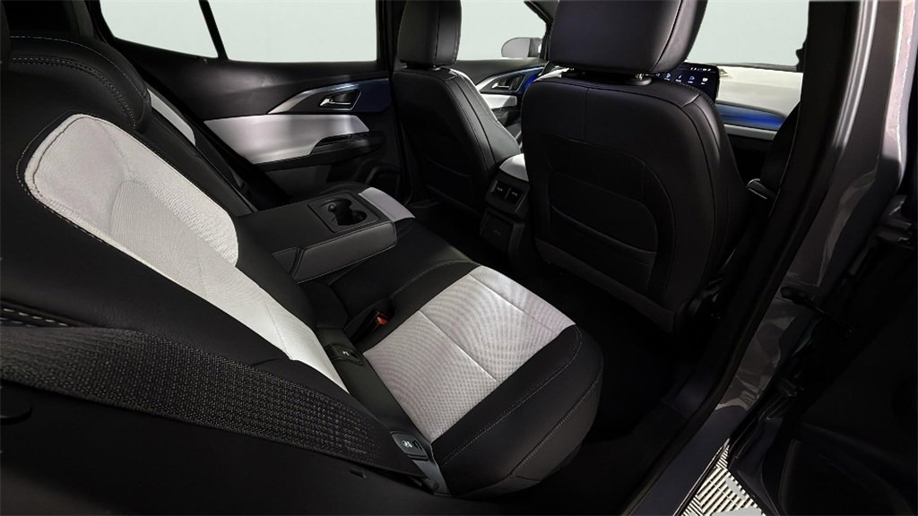 Used 2025 Chevrolet Equinox EV LT image 32