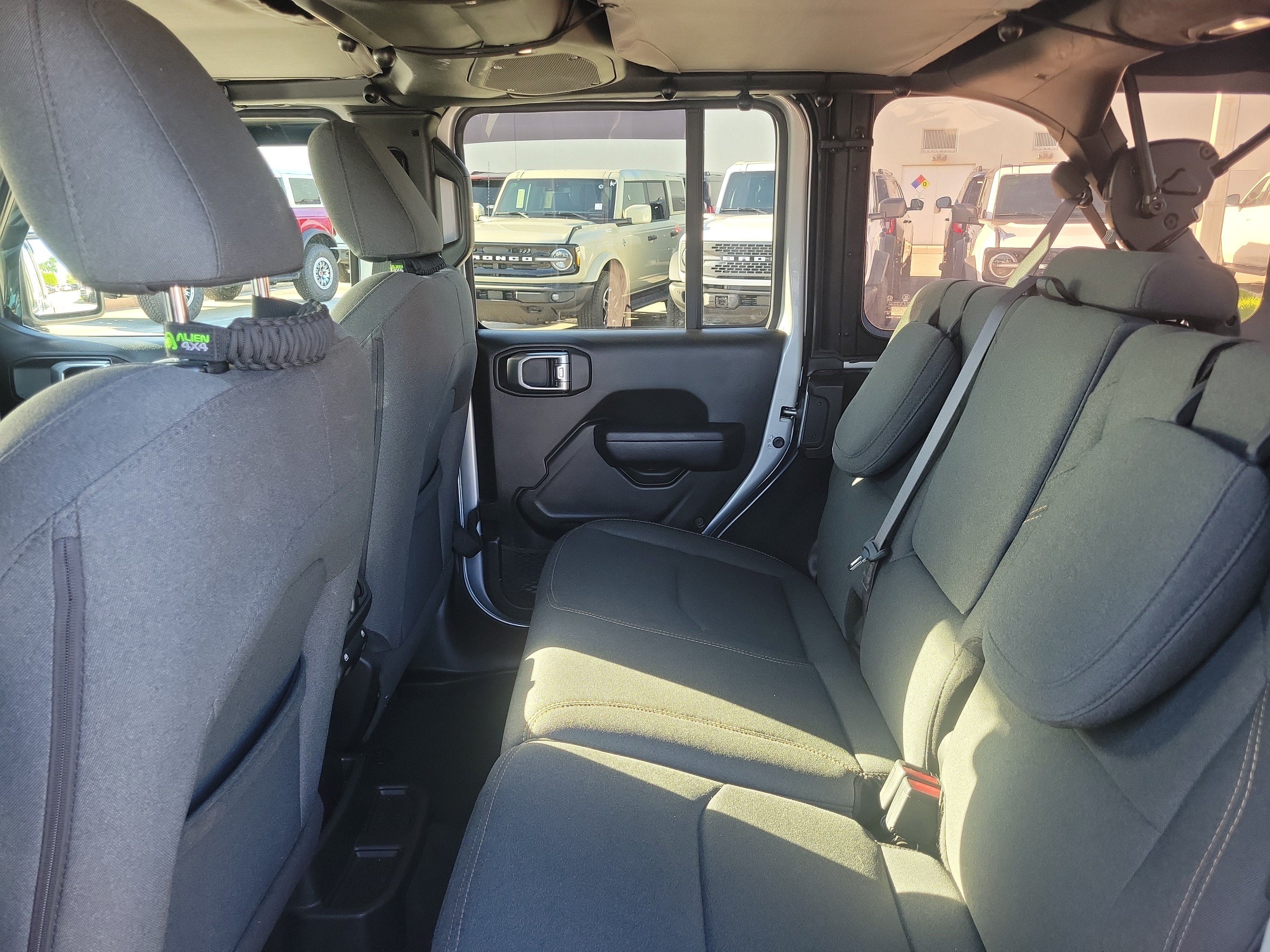 Used 2024 Jeep Wrangler Unlimited AWD/4WD image 13
