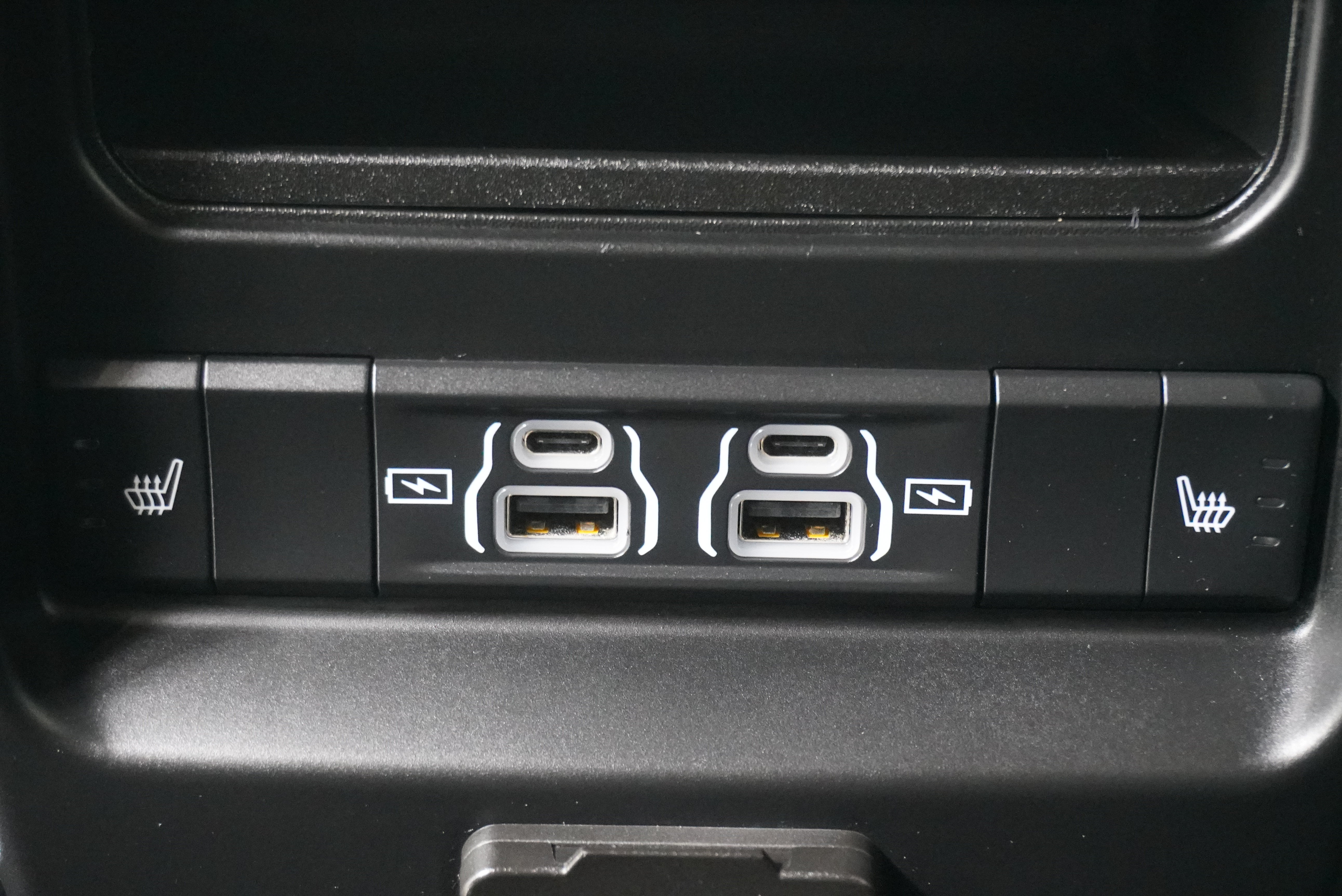 Used 2024 RAM 1500 Laramie AWD/4WD image 15