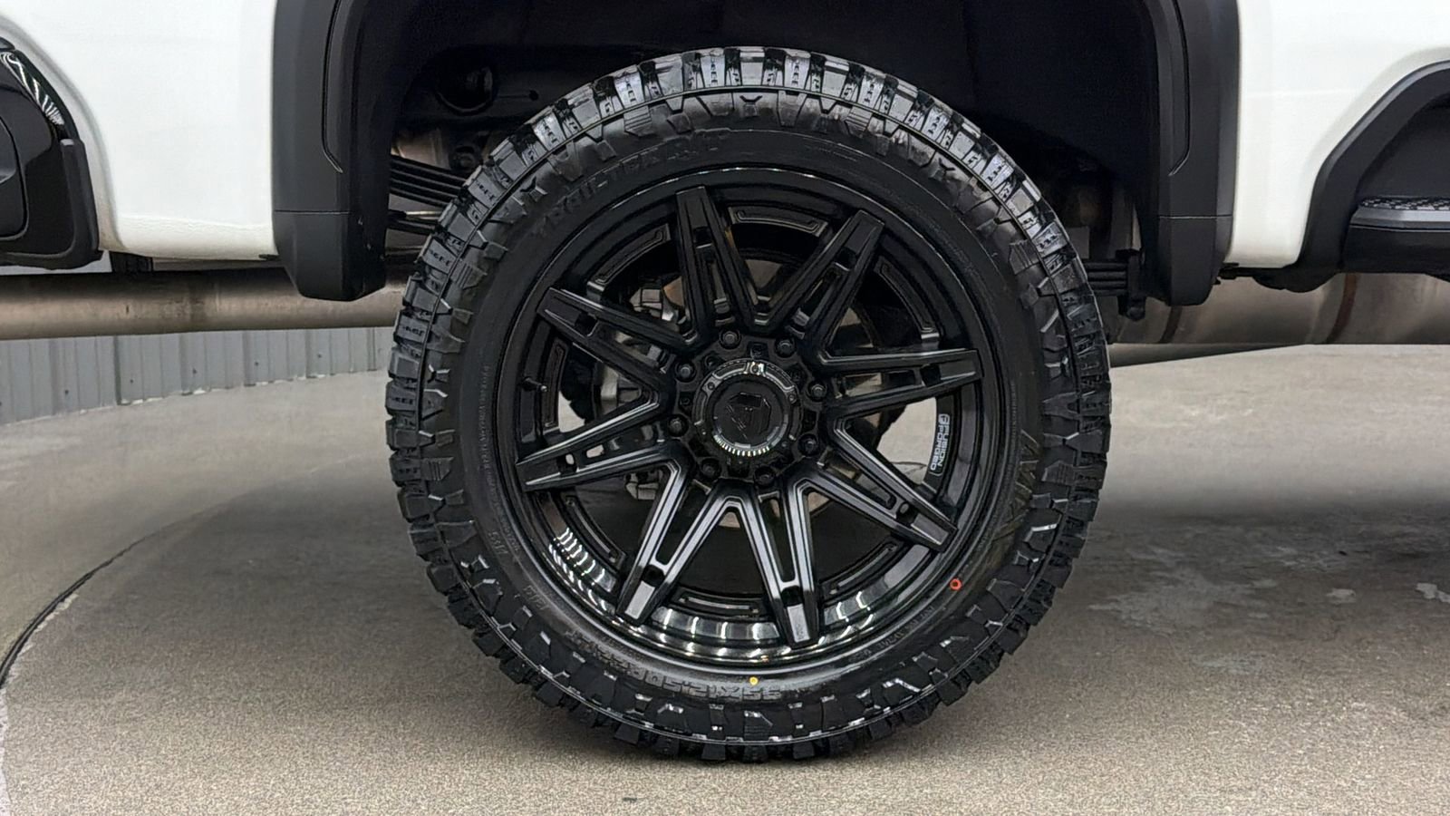 Used 2024 GMC Sierra 2500 AT4X image 11