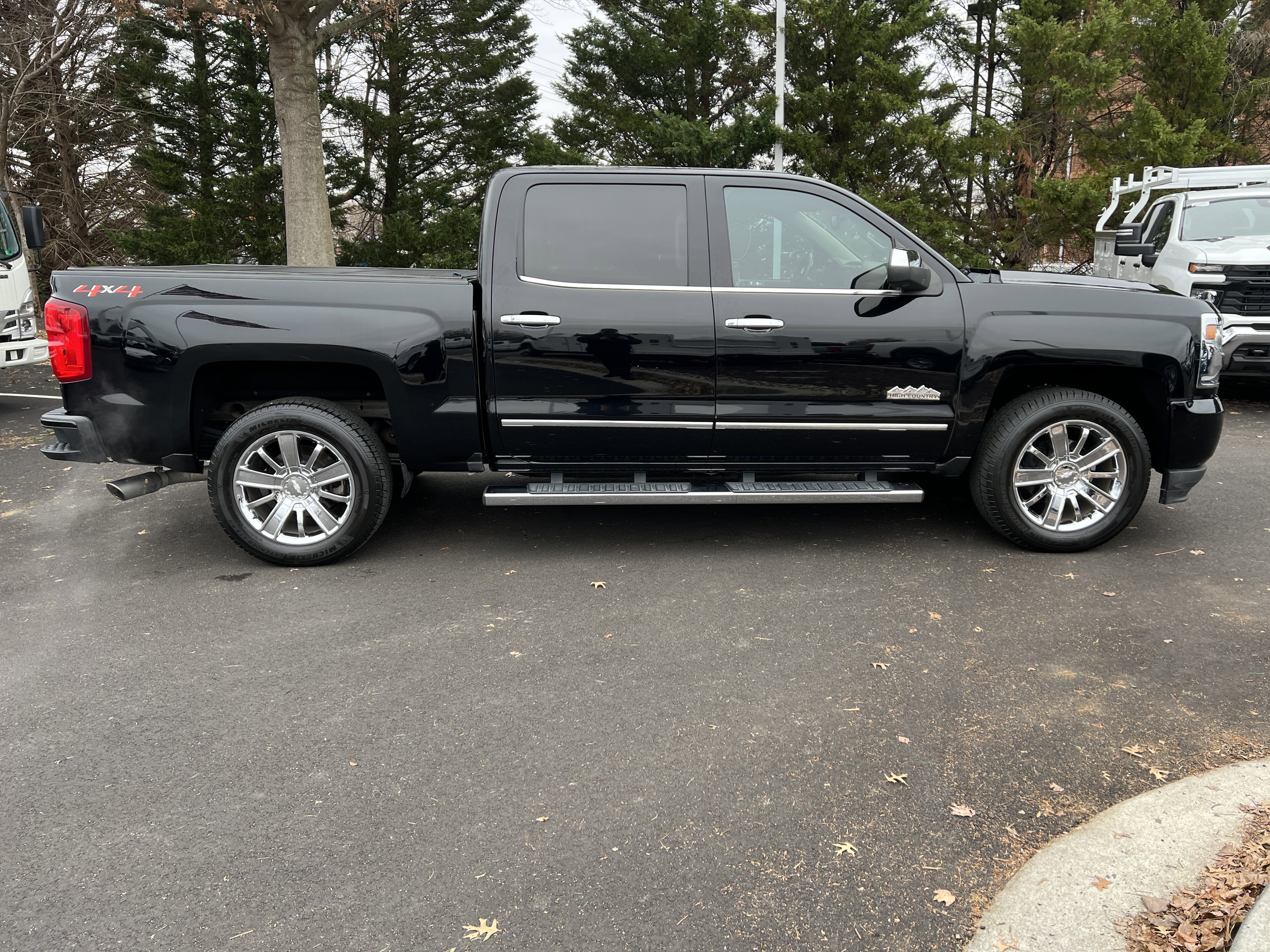 Used 2018 Chevrolet Silverado 1500 High Country image 11