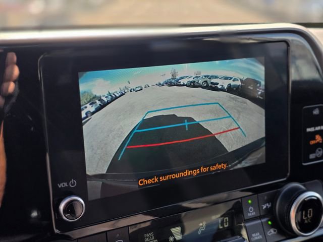 Used 2023 Toyota Highlander L image 31