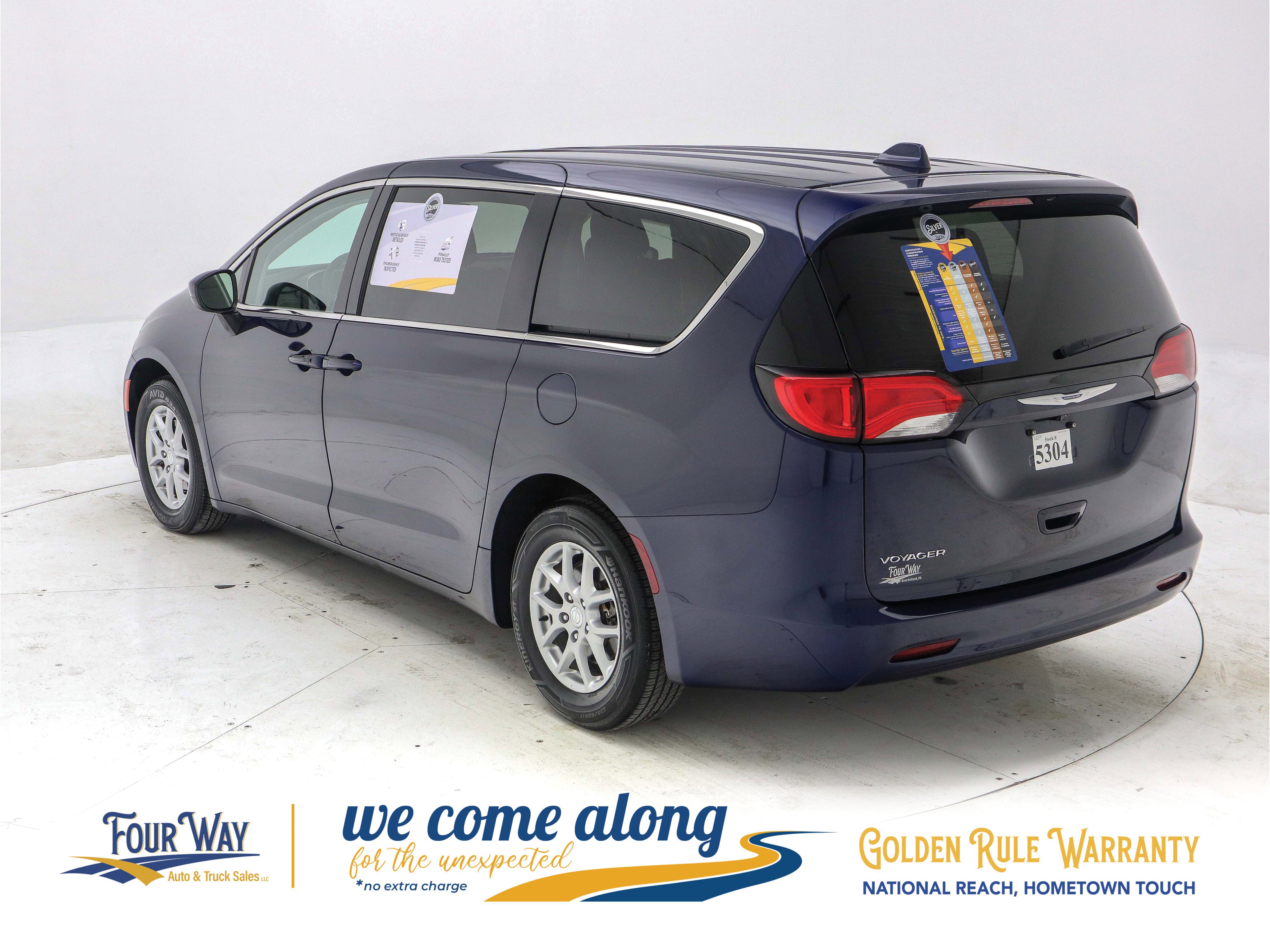 Used 2020 Chrysler Voyager LX image 6