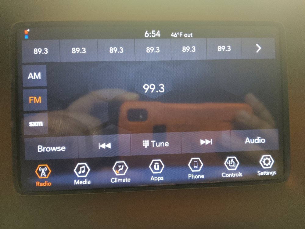 Used 2019 Jeep Cherokee Latitude w/ Cold Weather Group FWD image 25