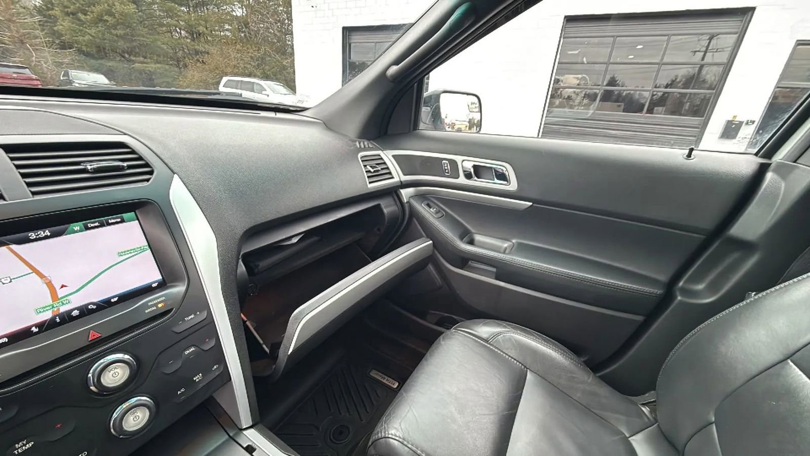 Used 2015 Ford Explorer XLT w/ Equipment Group 202A image 29