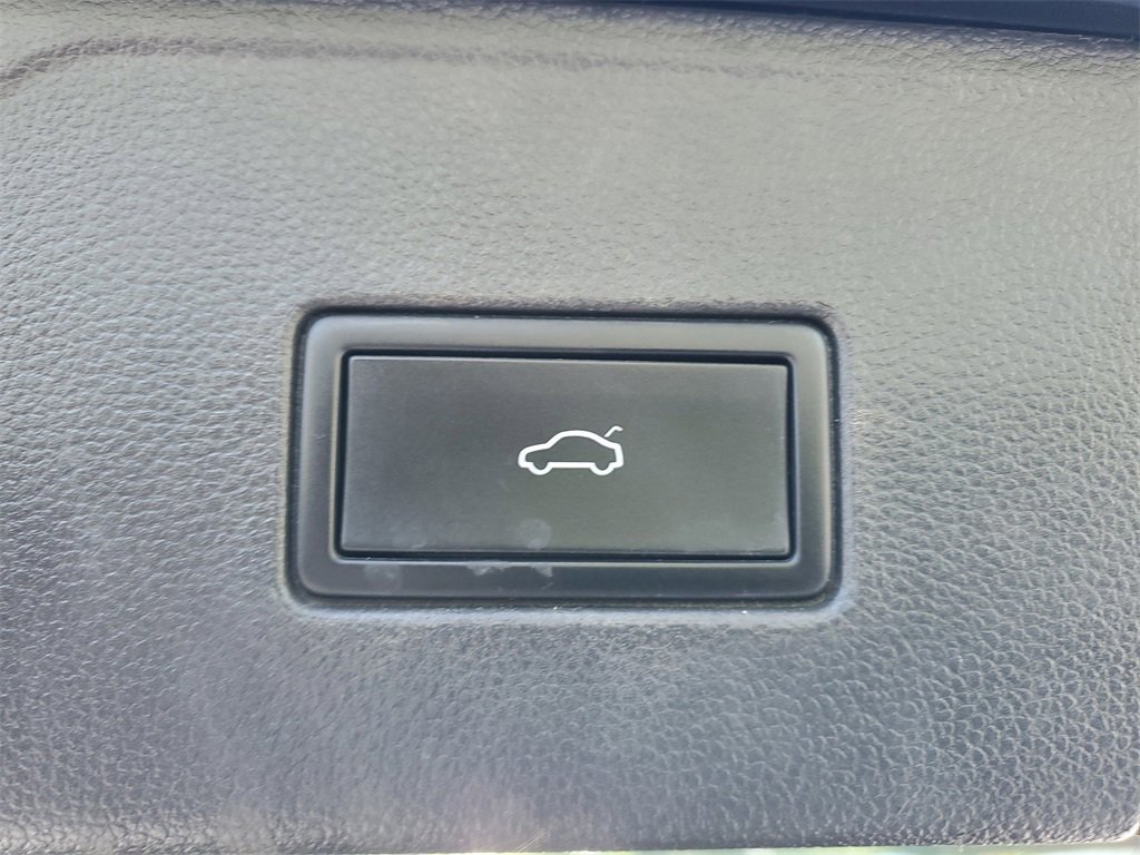 Used 2021 Volkswagen Atlas SE image 9