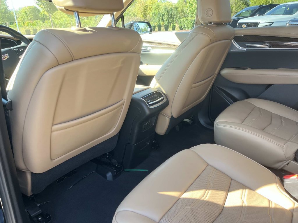 Used 2025 Cadillac XT6 Premium Luxury w/ Platinum Package FWD image 21