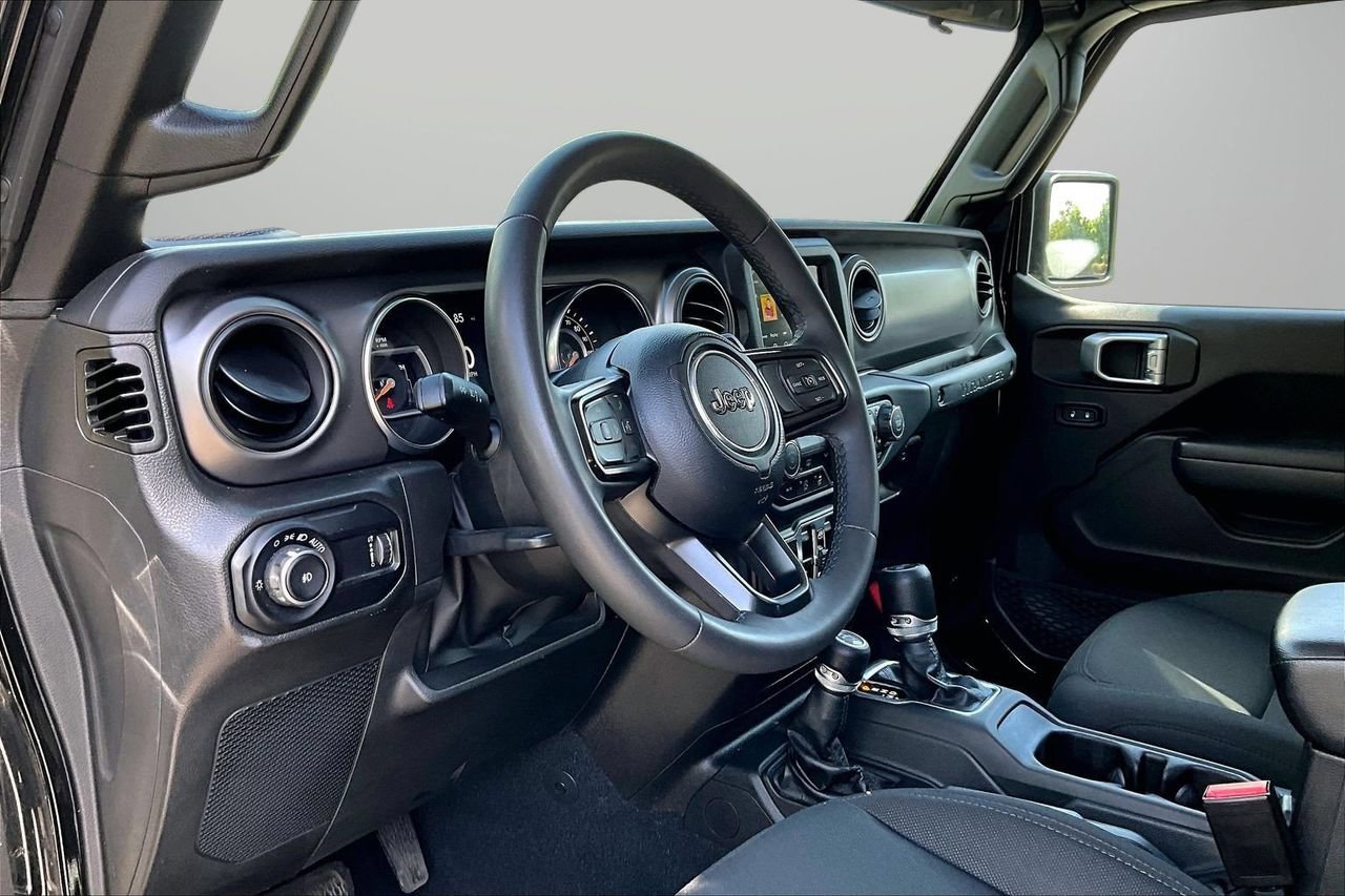 Used 2023 Jeep Wrangler Unlimited Sport AWD/4WD image 18
