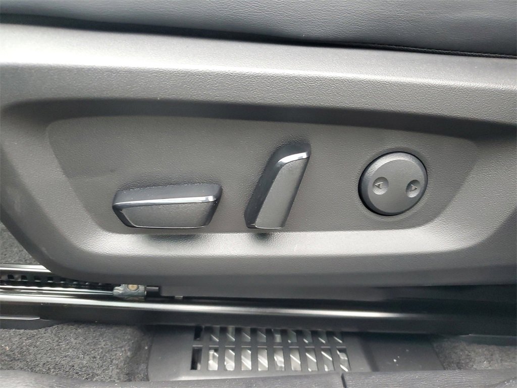 New 2025 Mitsubishi Outlander SE image 17