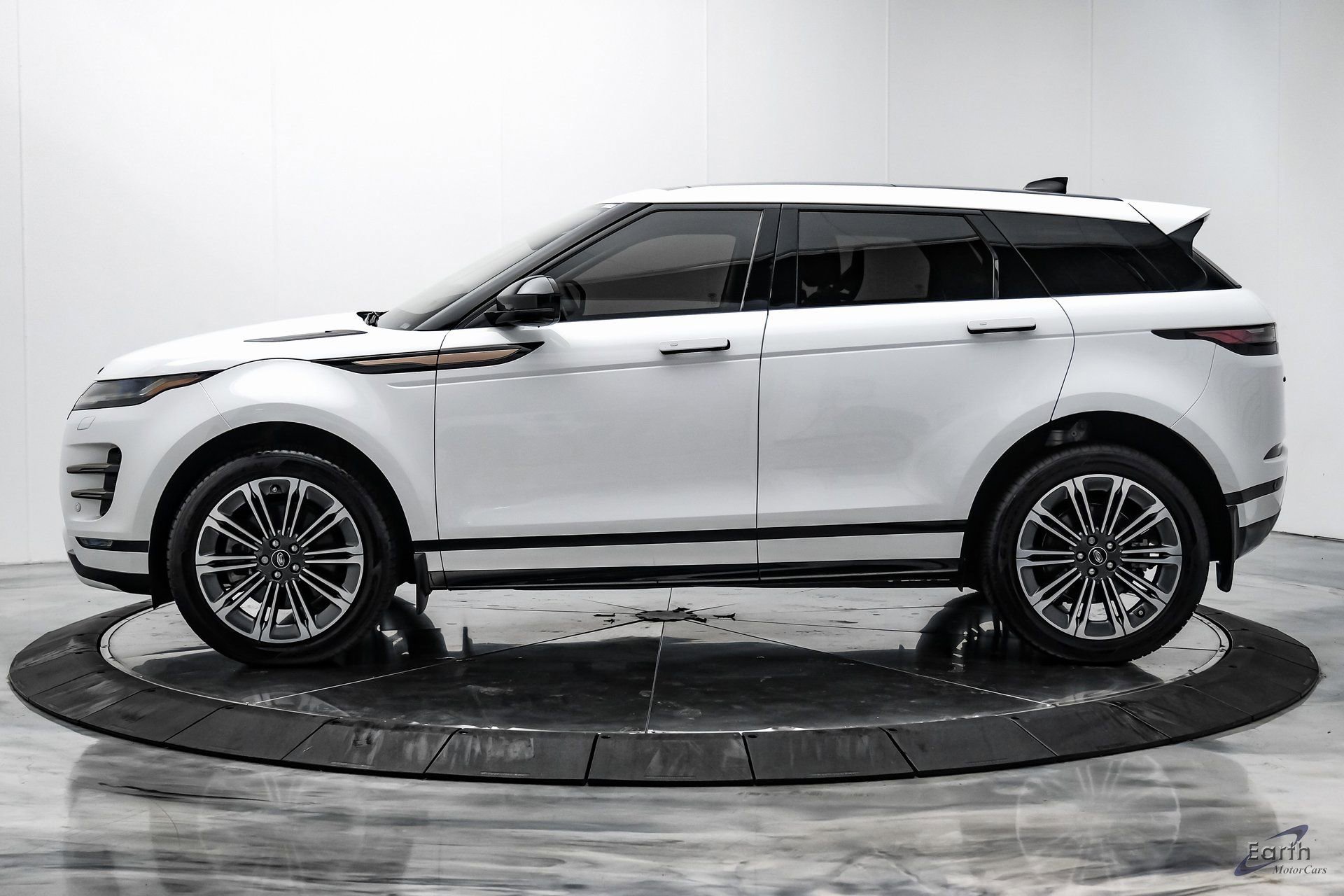 Used 2024 Land Rover Range Rover Evoque Dynamic SE image 7