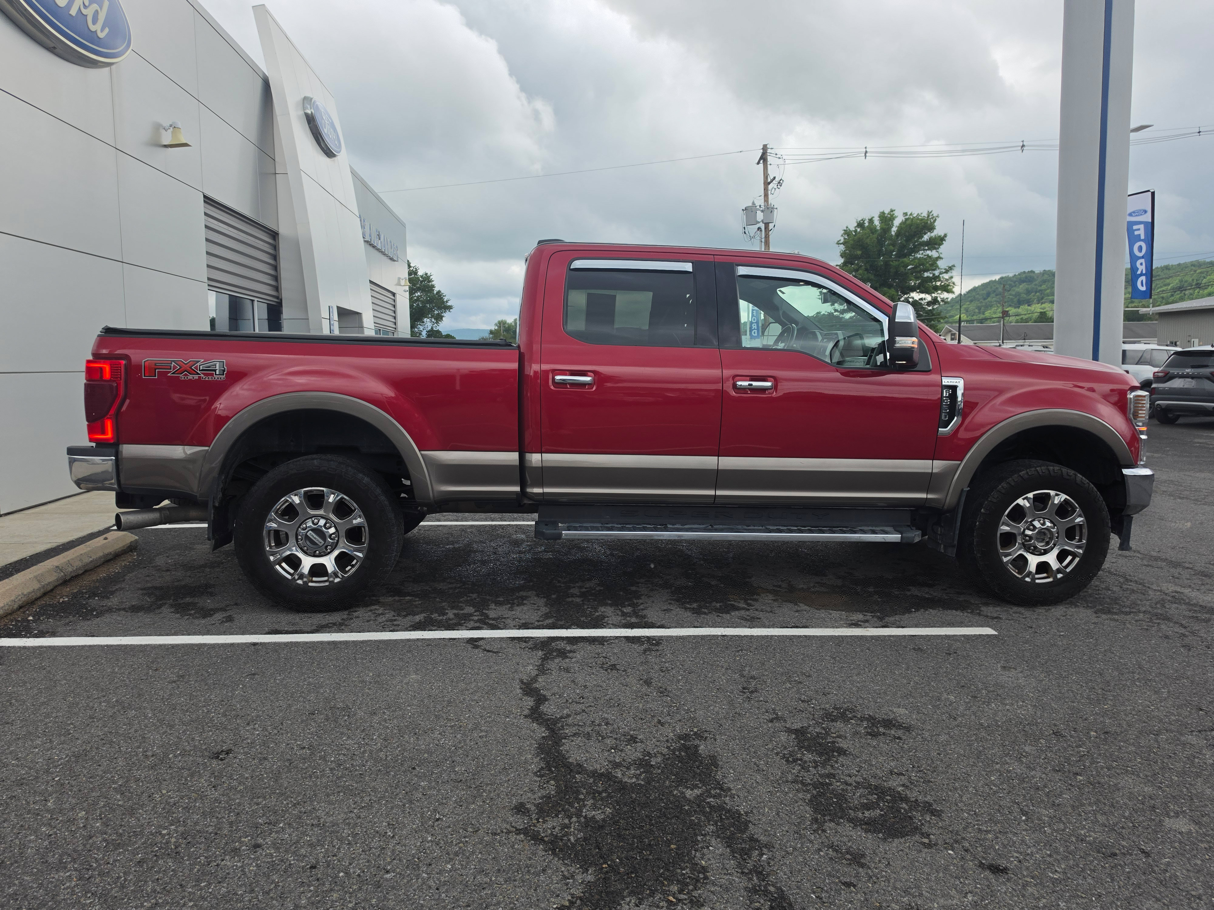 Used 2022 Ford F350 Lariat w/ Lariat Ultimate Package AWD/4WD image 2