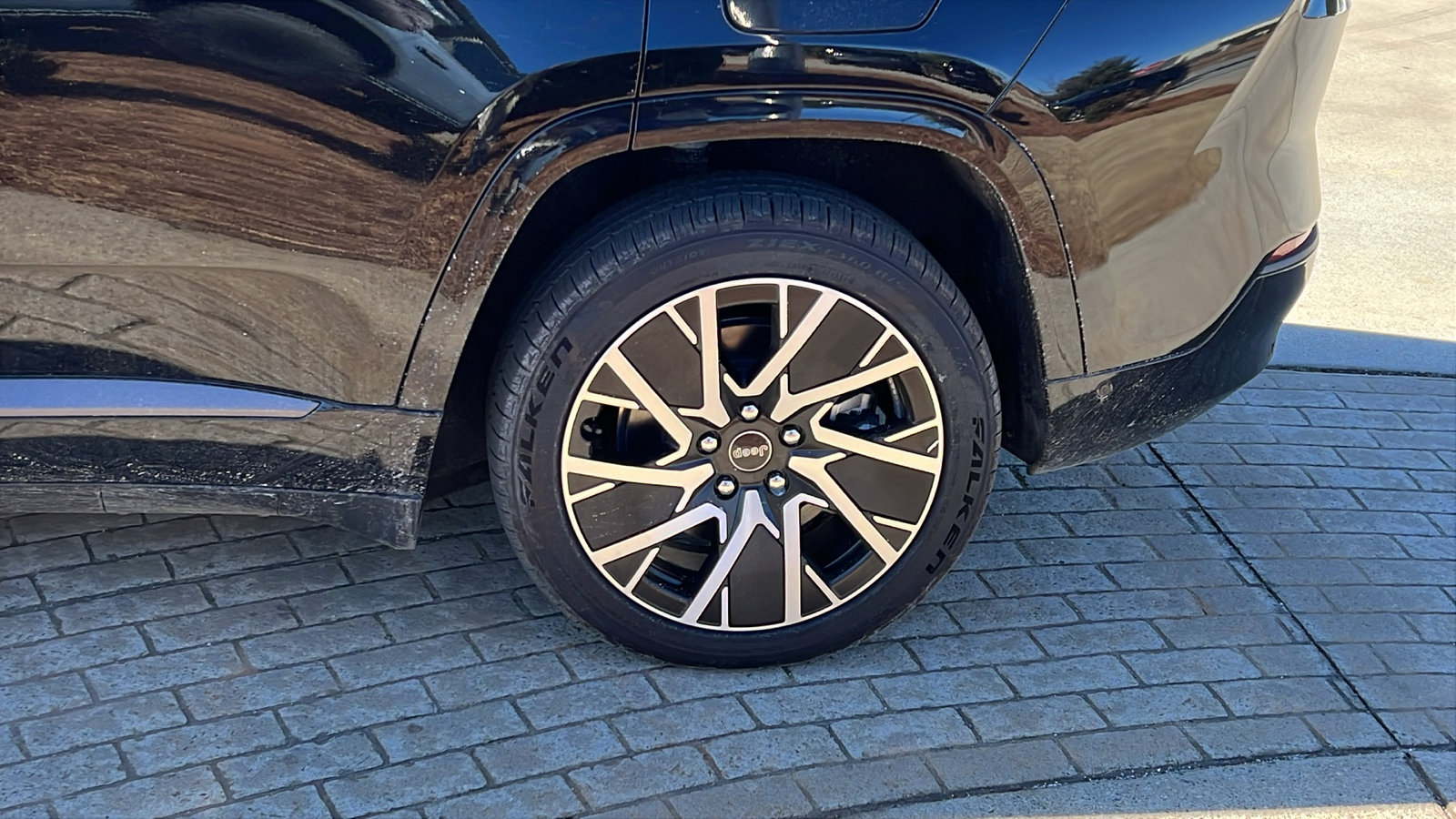 Used 2025 Jeep Wagoneer S Limited image 12