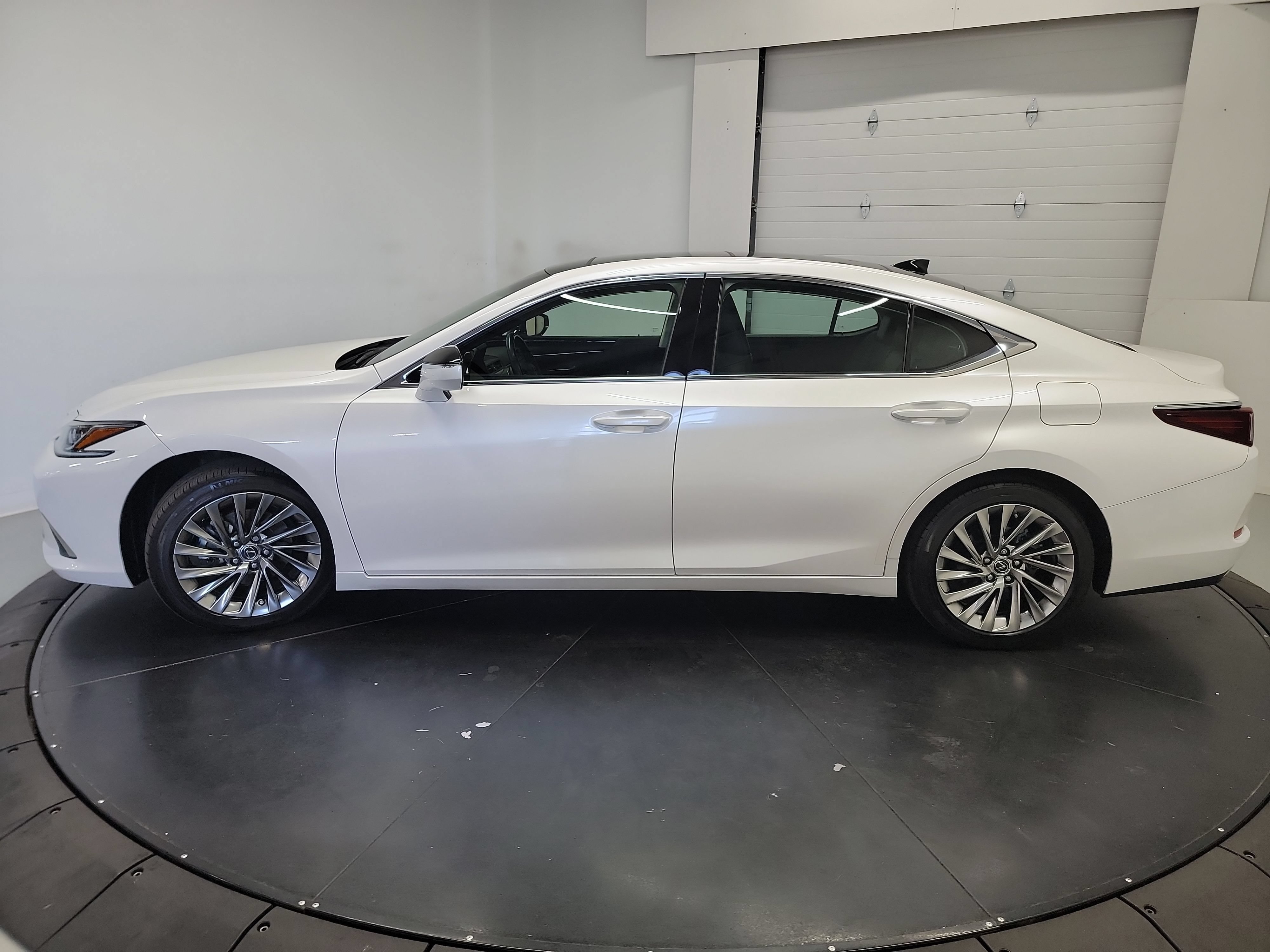Used 2019 Lexus ES 350 w/ Accessory Package 2 FWD image 4