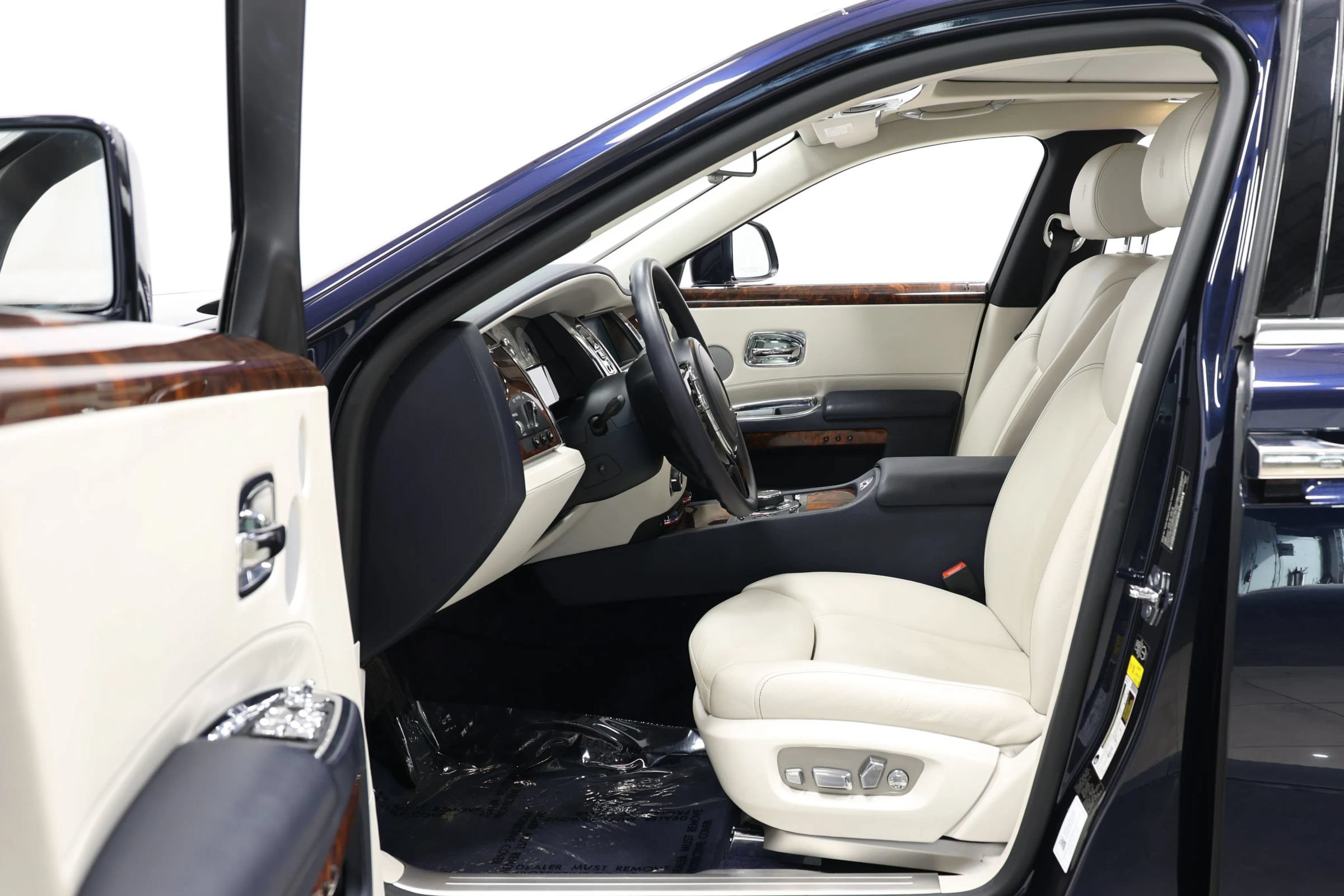 Used 2015 Rolls-Royce Ghost RWD image 14